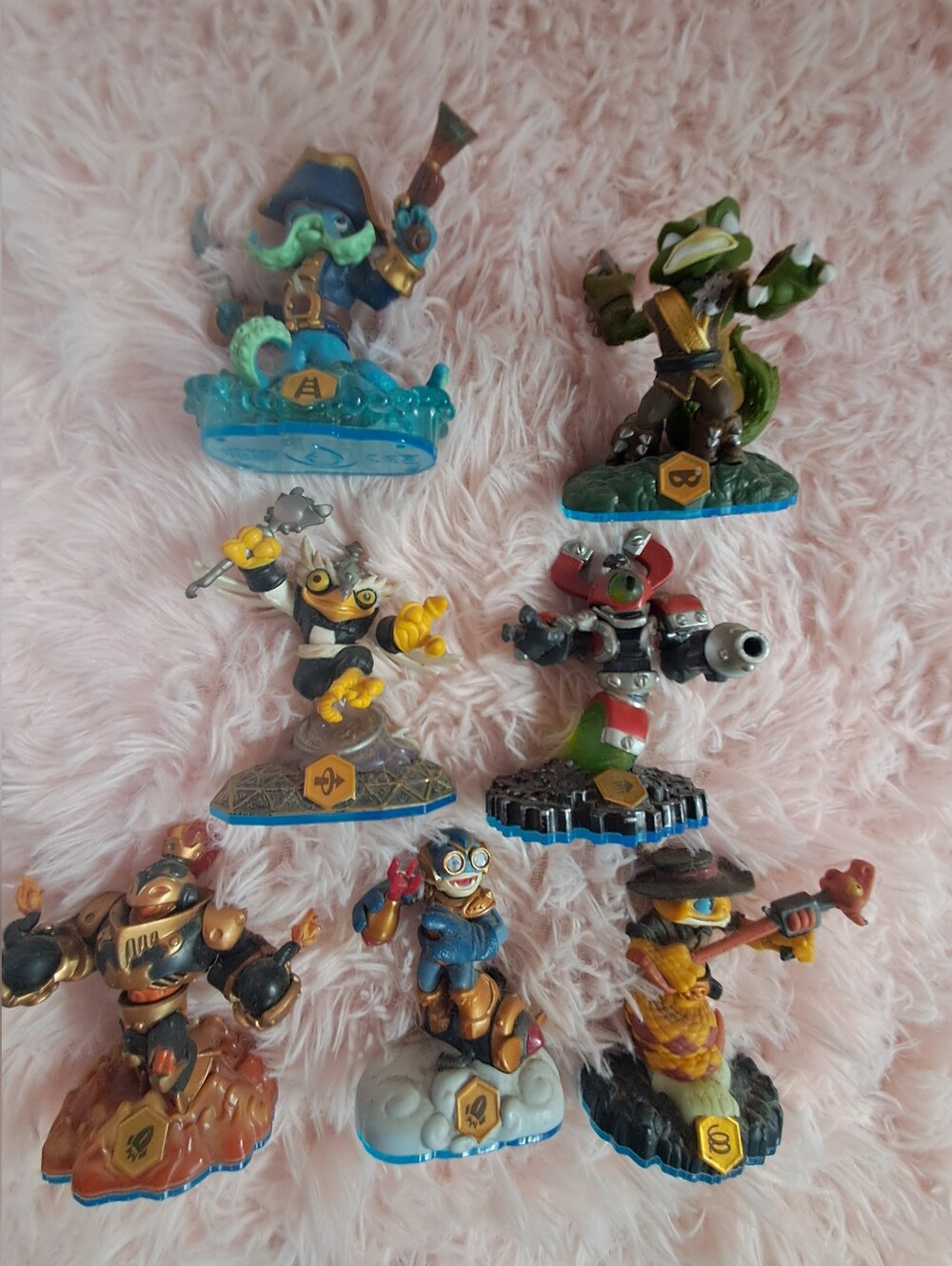 7 Swap Force, Swapable Skylanders Collectors Figure Bundle